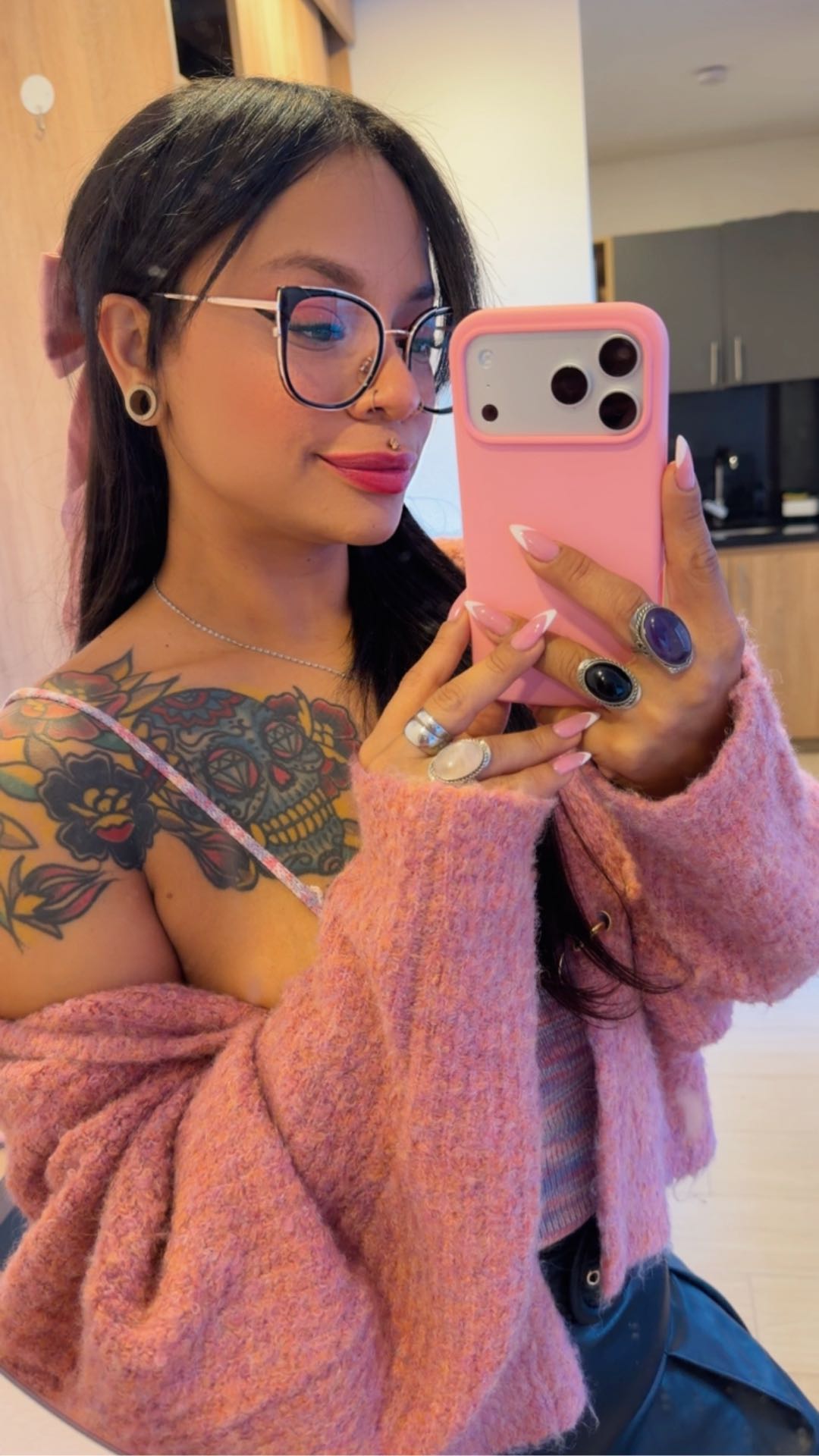 cam chat host candid